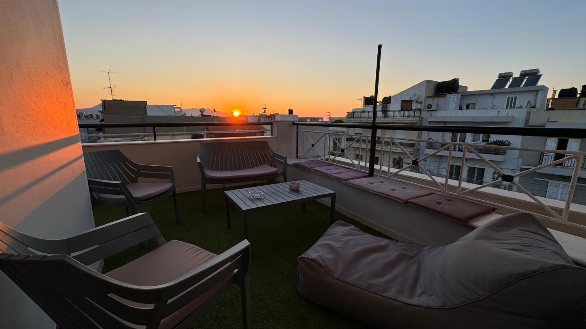 Sunny Apartment For Couples & Friends In Centre Heraklion  Exterior photo